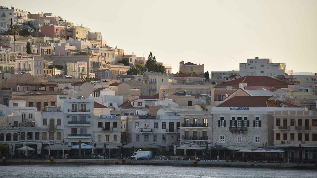 Road from Azolimnos towards Ermoupolis on Syros island — travel distances