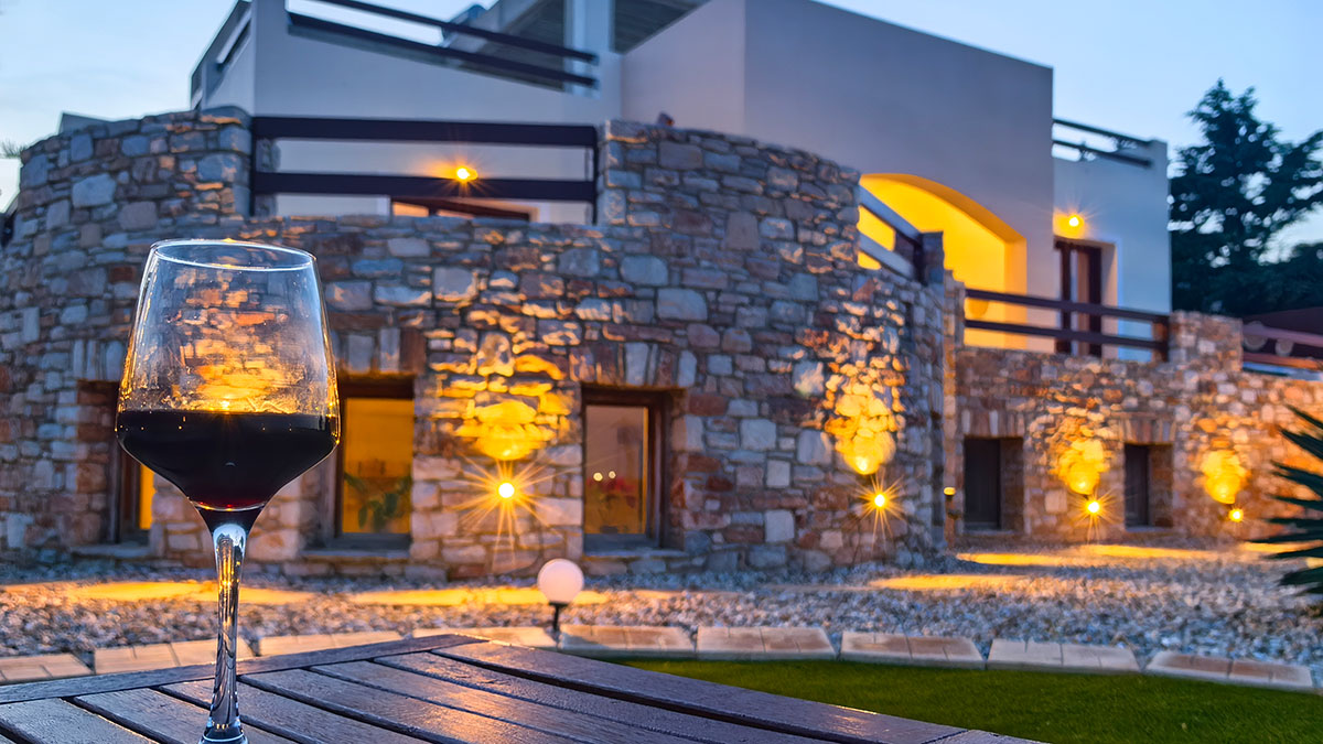 Private Cycladic villa versus hotel stay on Syros island — accommodation guide