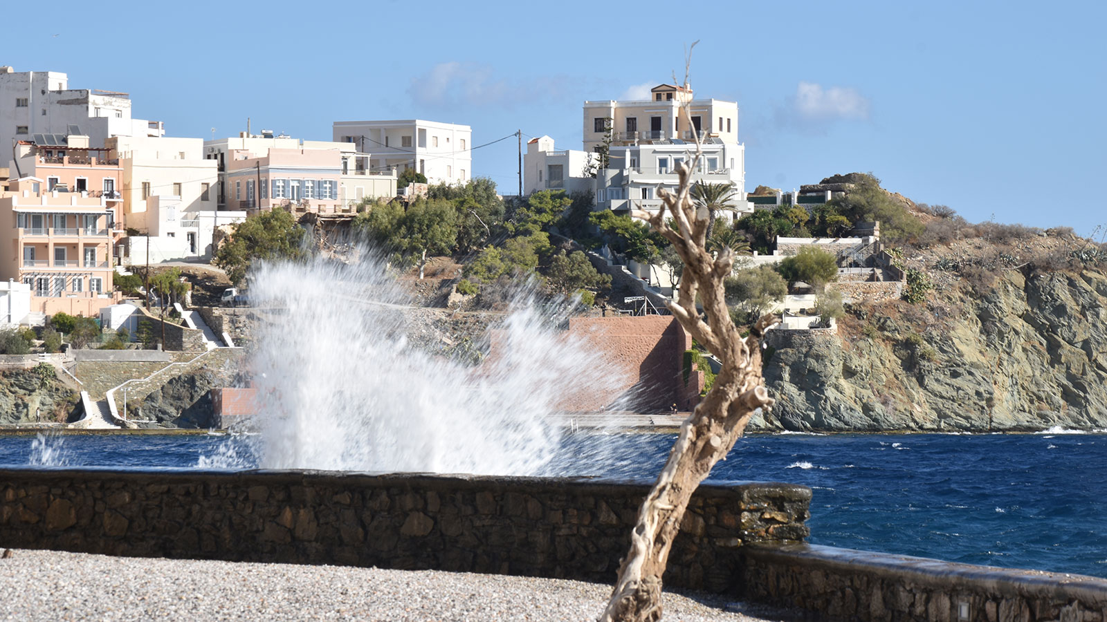 September light over Syros and the Aegean — weather, swimming and holiday planning