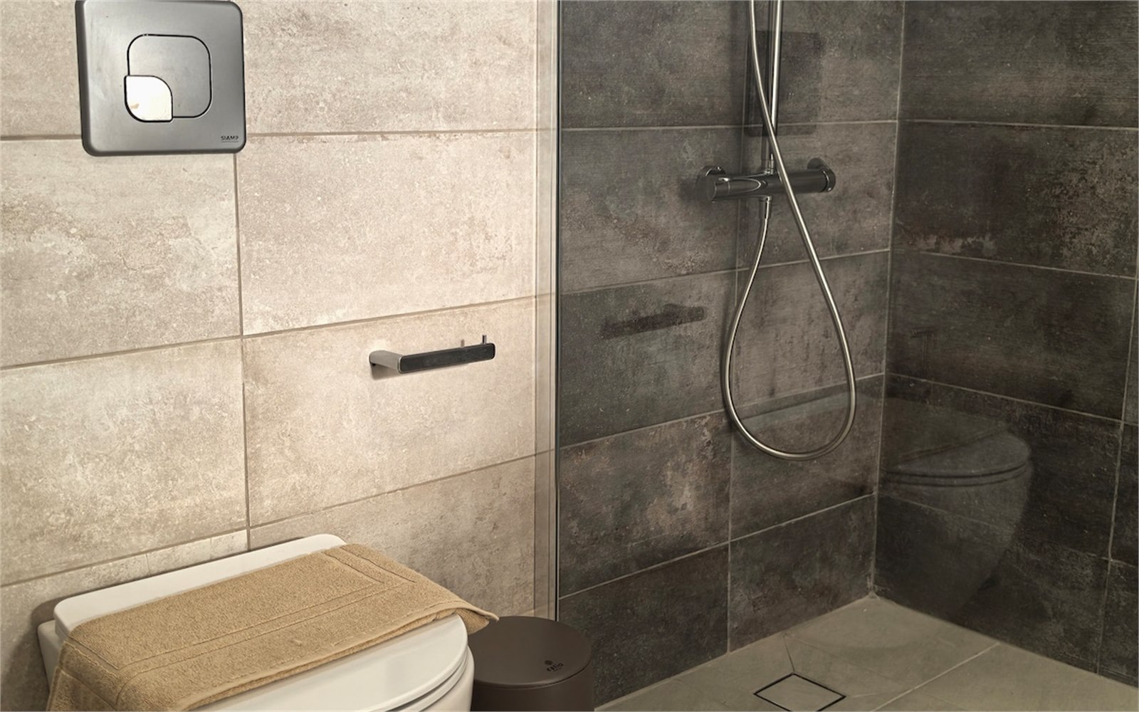 Bathroom at PetraCasa villa, Syros