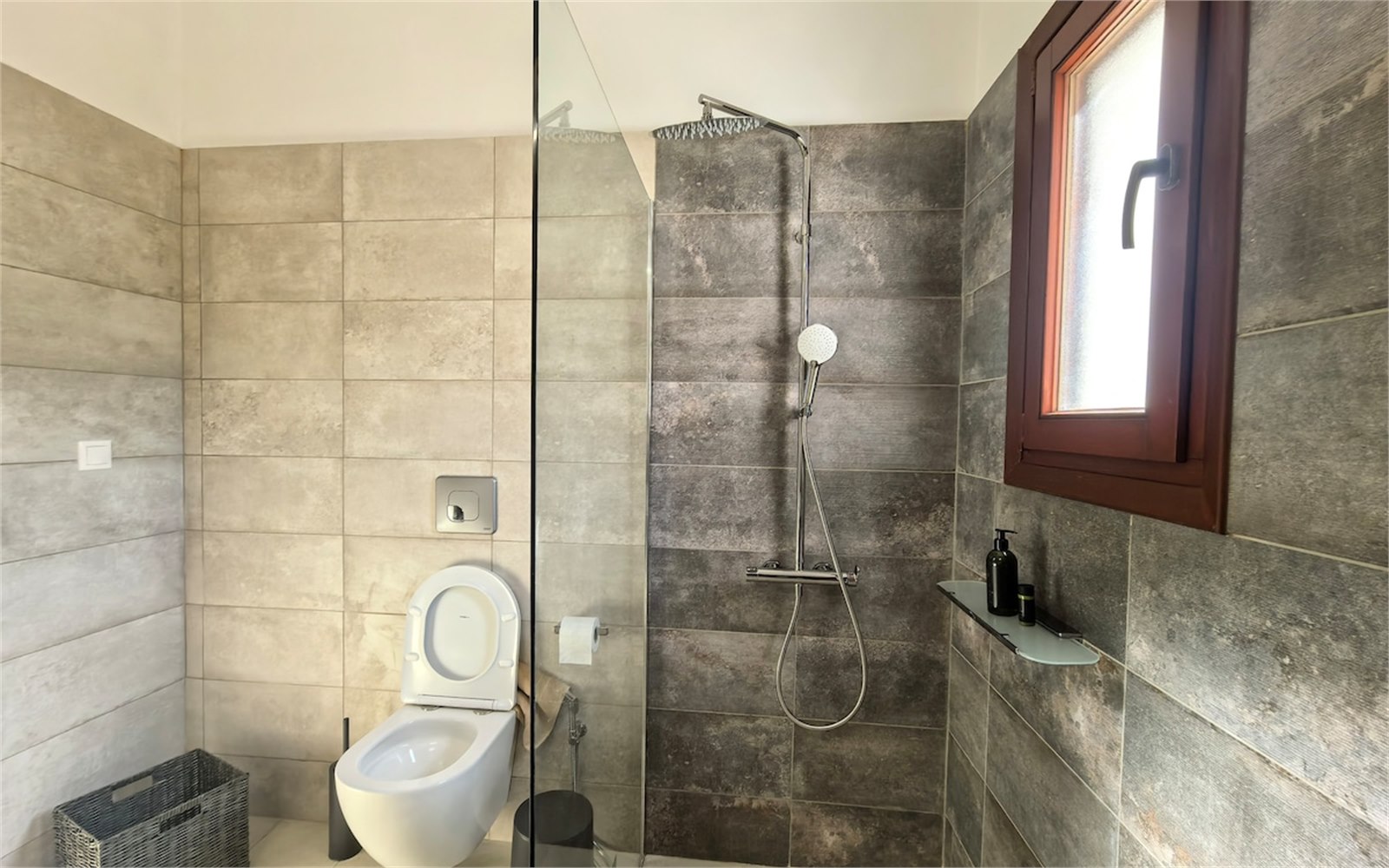 Second bathroom at PetraCasa villa, Syros